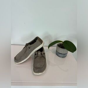 HEY DUDE Wally - Sox - Beige w Brown Leather Detail Size 11 Slip-On Men’s Shoes